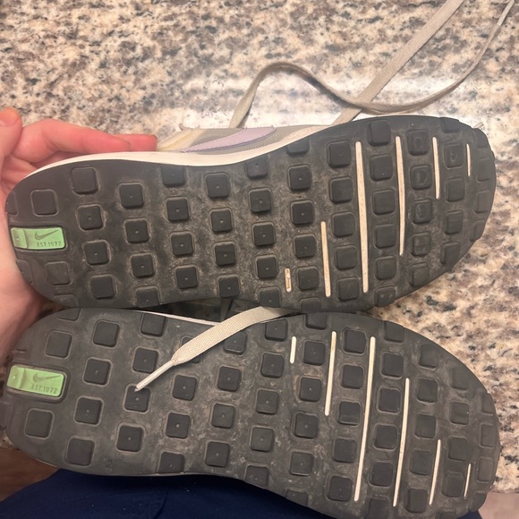 Nike Waffle One, Lilac. Size 8 - Picture 4 of 5